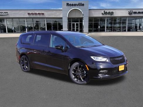 New 2026 Chrysler Pacifica Limited w/ S Appearance Package FWD image 1