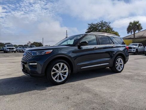 Certified 2023 Ford Explorer Platinum w/ Technology Package image 8