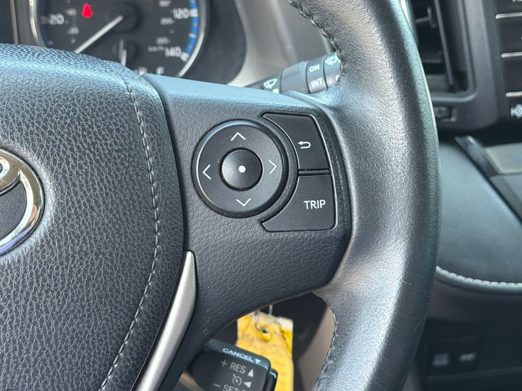 Used 2016 Toyota RAV4 XLE AWD/4WD image 28