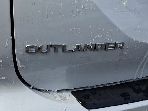 New 2026 Mitsubishi Outlander SE AWD/4WD image 9