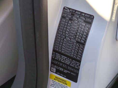 Used 2020 Jaguar E-PACE SE image 33