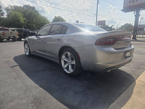 Used 2016 Dodge Charger R/T RWD image 4