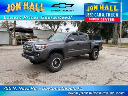 Used 2017 Toyota Tacoma TRD Off-Road w/ Premium & Technology Package image 2