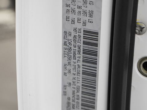 Used 2018 Jeep Cherokee Trailhawk w/ Cold Weather Group image 28