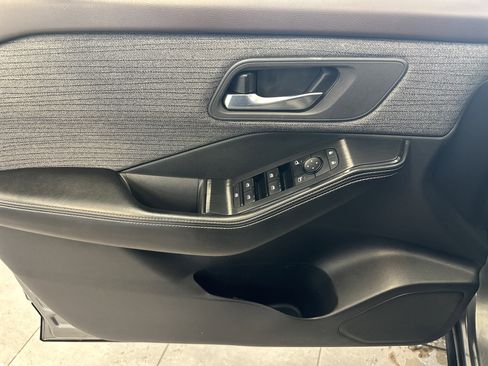 Used 2023 Nissan Rogue SV image 19