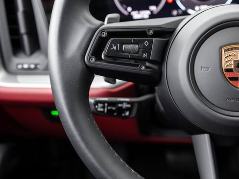 Certified 2025 Porsche Cayenne Coupe image 16