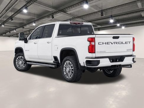 Used 2020 Chevrolet Silverado 2500 High Country w/ Z71 Off-Road Package AWD/4WD image 3