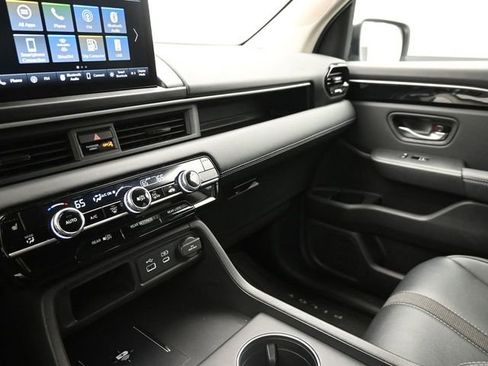 Used 2025 Honda Pilot EX-L image 31