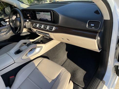 Certified 2025 Mercedes-Benz GLE 350 4MATIC w/ AMG Line Exterior image 47