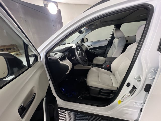 Used 2024 Toyota Corolla Cross LE w/ Moonroof Package FWD image 14