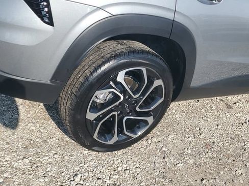 Used 2025 Chevrolet Trax RS w/ Driver Confidence Package FWD image 5