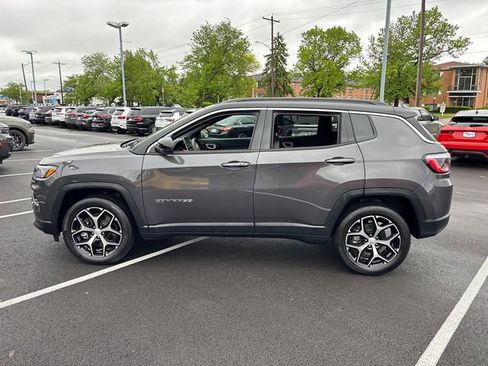 Used 2024 Jeep Compass Limited AWD/4WD image 3