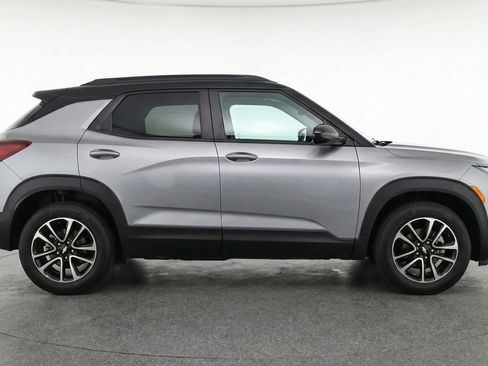 Used 2025 Chevrolet TrailBlazer LT FWD image 11