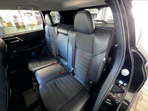Used 2024 Mitsubishi Outlander SE FWD image 14