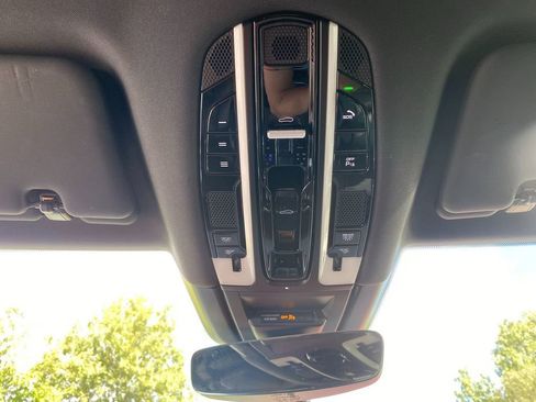 Used 2019 Porsche Cayenne image 23