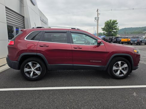 Used 2019 Jeep Cherokee Limited w/ Luxury Group AWD/4WD image 2