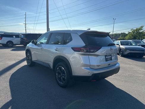 Used 2025 Nissan Rogue SV FWD image 5