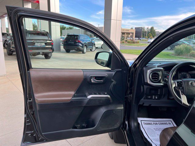 Used 2017 Toyota Tacoma Limited w/ Tow Package AWD/4WD image 27