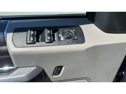 Used 2018 Ford F150 XLT w/ Equipment Group 302A Luxury AWD/4WD image 12