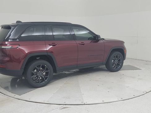 New 2025 Jeep Grand Cherokee Limited image 15