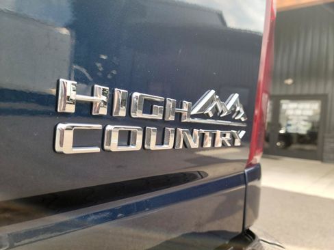 Used 2022 Chevrolet Silverado 2500 High Country w/ Z71 Off-Road Package AWD/4WD image 16