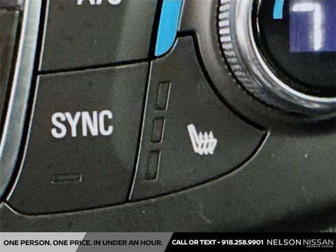 Used 2022 Chevrolet Traverse LT image 19