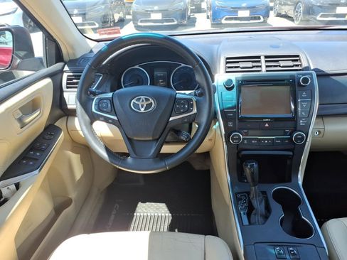 Used 2017 Toyota Camry XLE w/ Convenience Package FWD image 9