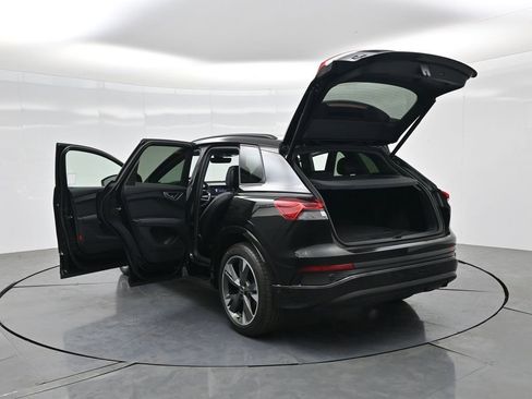 Used 2024 Audi Q4 e-tron Premium Plus w/ Premium Plus image 3