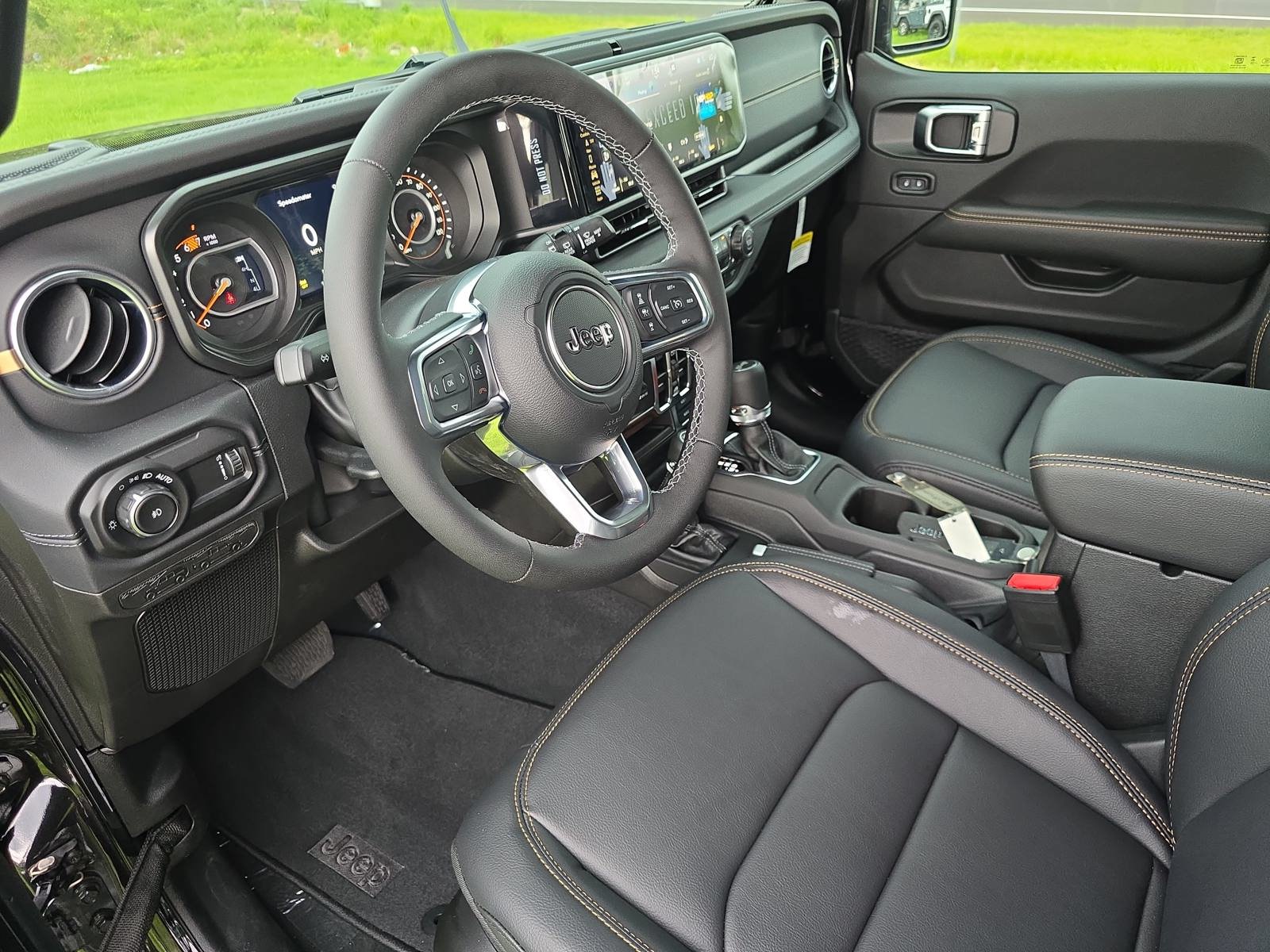 New 2026 Jeep Wrangler Unlimited Sahara AWD/4WD image 15