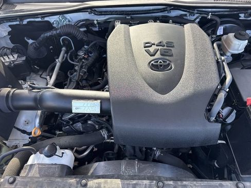 Used 2021 Toyota Tacoma Limited image 30