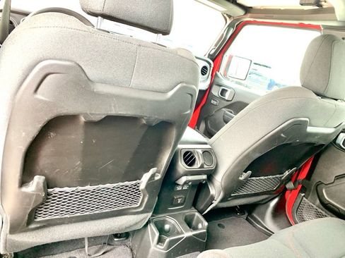 Used 2024 Jeep Wrangler Unlimited Rubicon AWD/4WD image 15