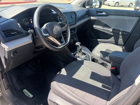 Used 2024 Volkswagen Taos SE image 6