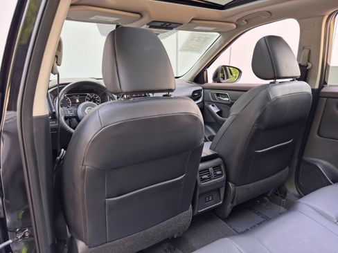 Used 2021 Nissan Rogue SV w/ Premium Package FWD image 31