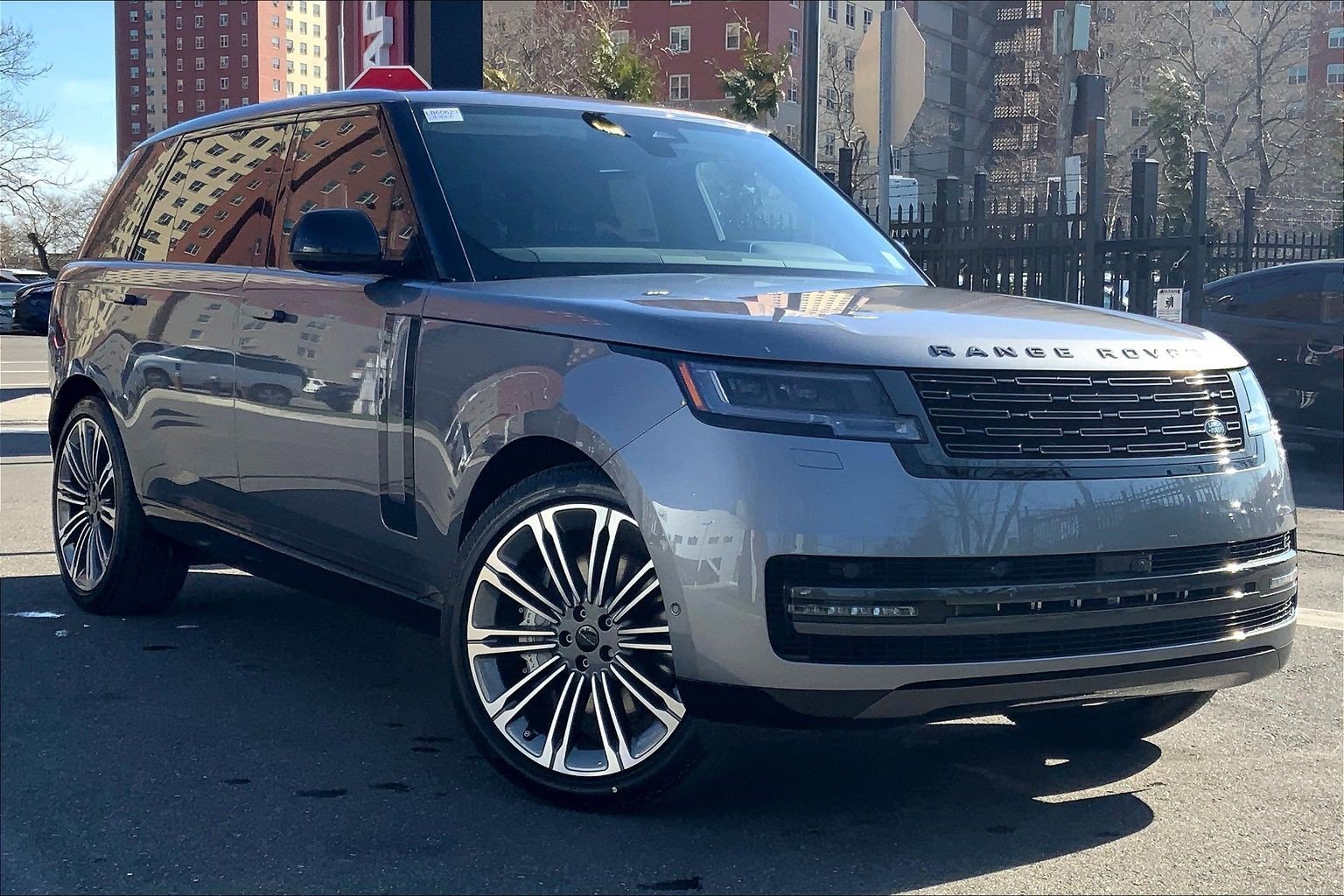 New 2026 Land Rover Range Rover Long Wheelbase SE AWD/4WD image 2
