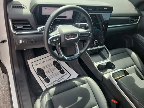 Used 2025 GMC Terrain Elevation w/ Elevation Premium Package AWD/4WD image 16