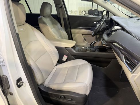 Used 2021 Cadillac XT4 Luxury w/ Driver Awareness Package FWD image 12