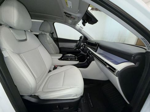 Used 2025 Hyundai Tucson Limited image 11