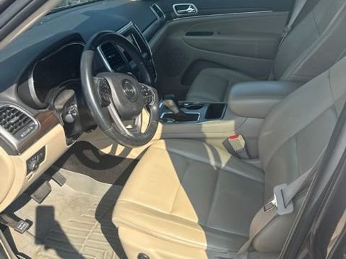 Used 2018 Jeep Grand Cherokee Limited RWD image 3
