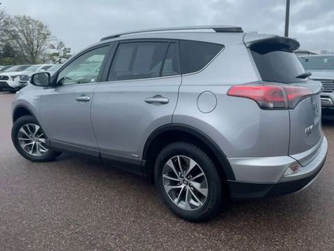 Certified 2018 Toyota RAV4 LE AWD/4WD image 4