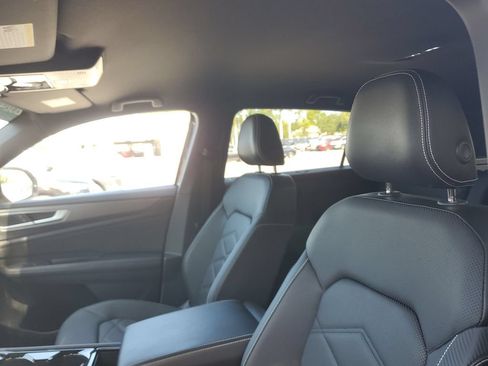 Certified 2024 Volkswagen Atlas Cross Sport SE FWD image 23