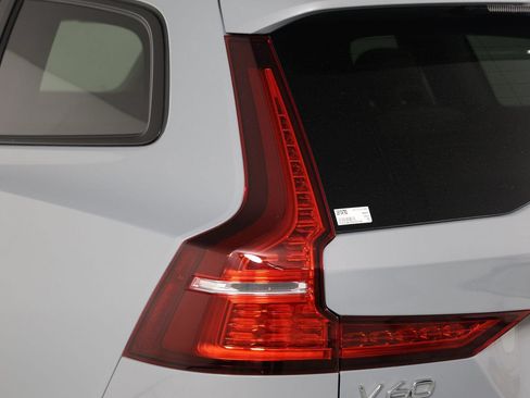 Used 2025 Volvo V60 B5 Cross Country Ultra AWD/4WD image 18