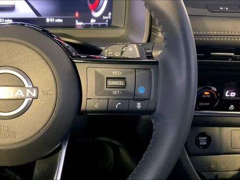 Used 2024 Nissan Rogue SL AWD/4WD image 25