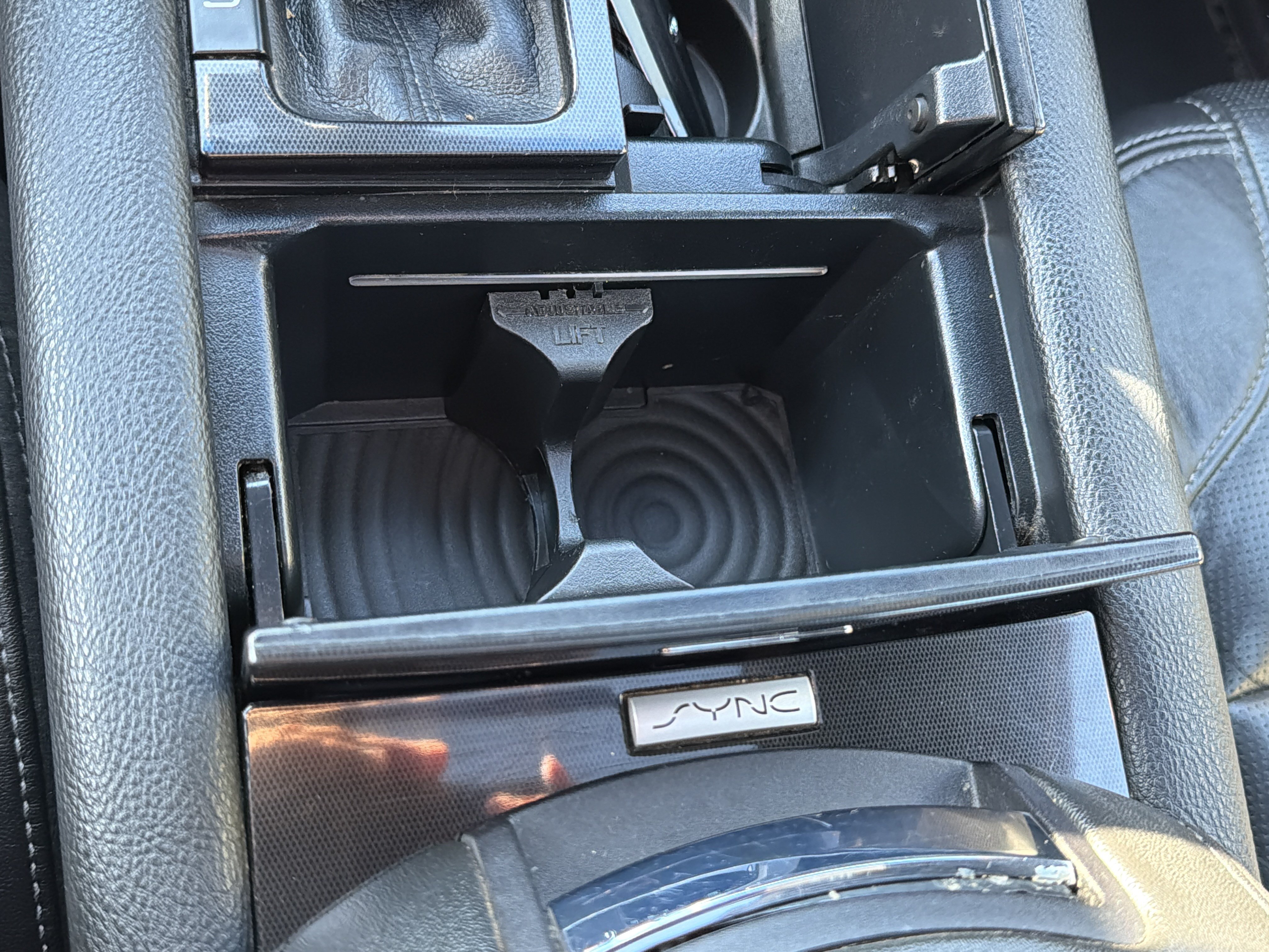 Used 2015 Ford Taurus Limited w/ Equipment Group 301A FWD image 24
