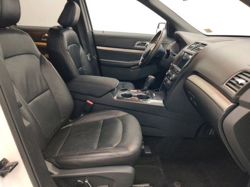 Used 2018 Ford Explorer XLT w/ Equipment Group 202A image 21
