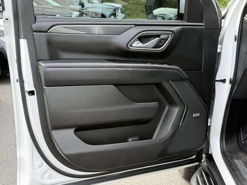 Certified 2022 Chevrolet Tahoe RST w/ Sport Performance Package AWD/4WD image 9
