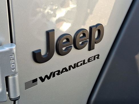 Used 2023 Jeep Wrangler Sport S image 13