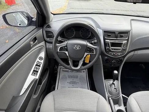 Used 2017 Hyundai Accent SE FWD image 5