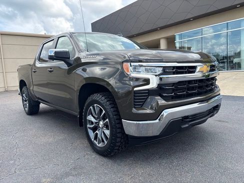 Used 2023 Chevrolet Silverado 1500 LT AWD/4WD image 3
