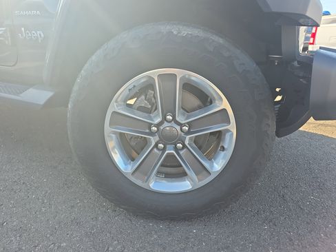 Used 2020 Jeep Wrangler Unlimited Sahara image 10