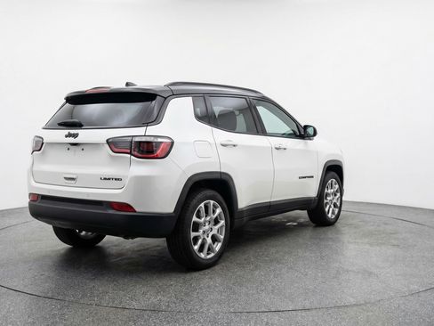 Used 2025 Jeep Compass Limited AWD/4WD image 9